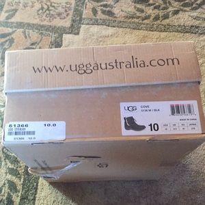 UGG Cove short boot